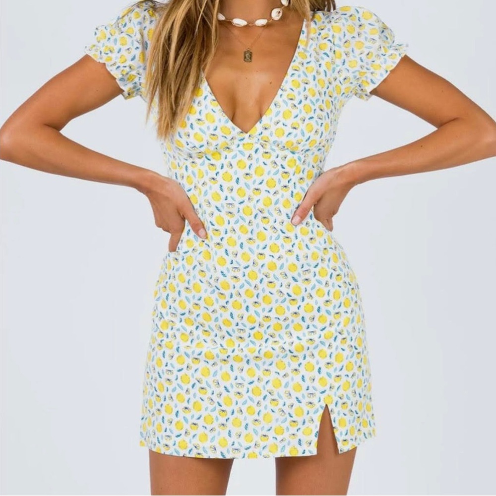 Princess Polly lemon dress size 4